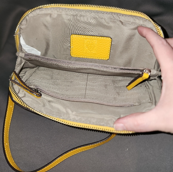 Anne Klein leather crossbody.Beautiful mustard yellow leather purse - Picture 7 of 7